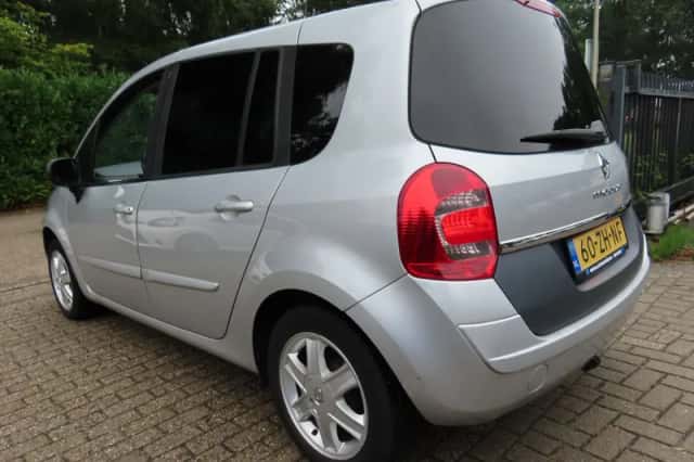 Renault Modus (2008) thumbnail 2