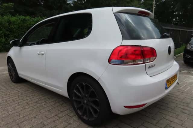 Volkswagen Golf (2009) thumbnail 2
