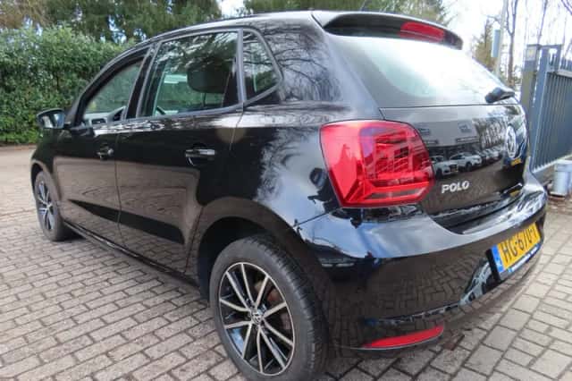 Volkswagen Polo (2015) thumbnail 2