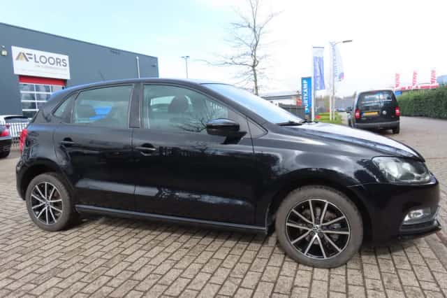 Volkswagen Polo (2015) thumbnail 6