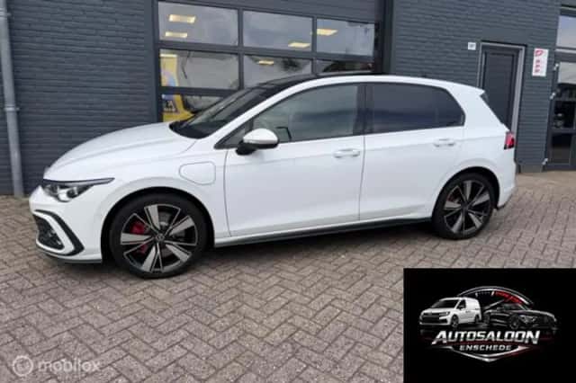 Volkswagen Golf (2021) thumbnail 2