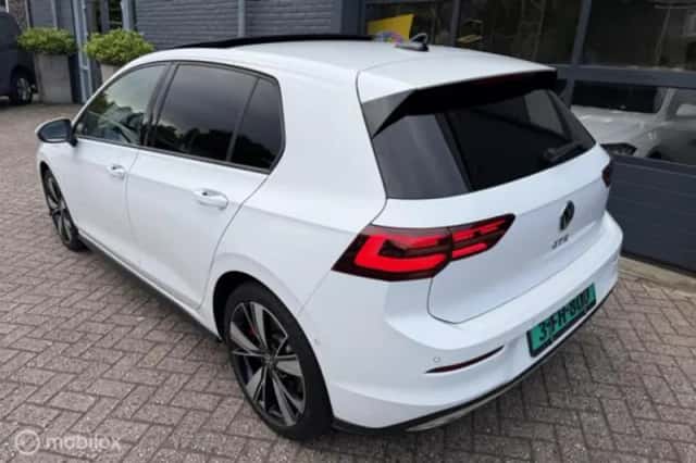 Volkswagen Golf (2021) thumbnail 4