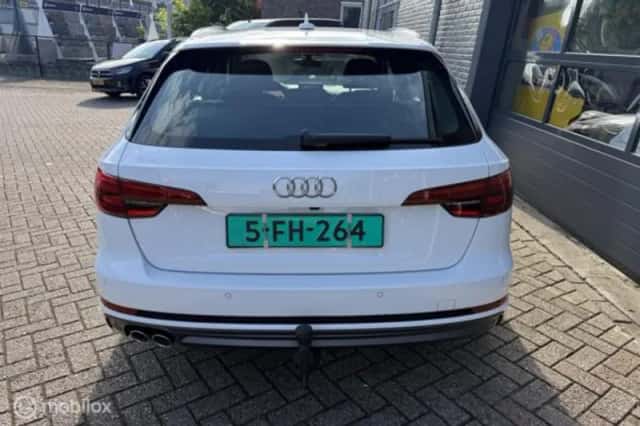 Audi A4 (2017) thumbnail 4