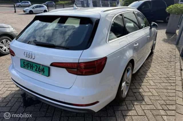 Audi A4 (2017) thumbnail 5