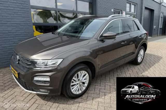 Volkswagen T-Roc (2018) thumbnail 1