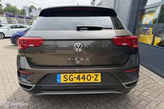 Volkswagen T-Roc (2018) thumbnail 4