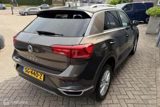 Volkswagen T-Roc (2018) thumbnail 5
