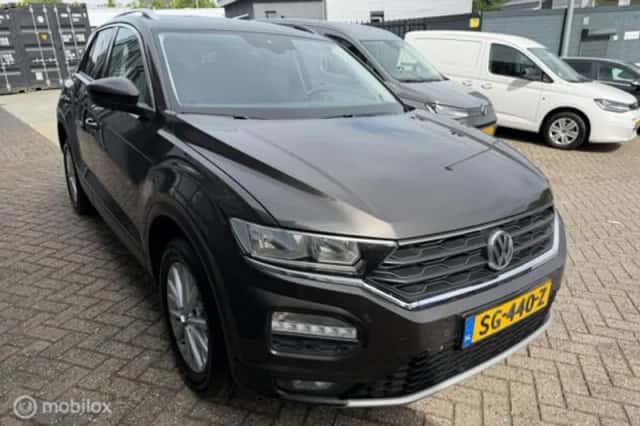 Volkswagen T-Roc (2018) thumbnail 6