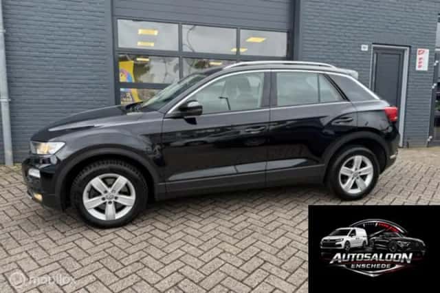 Volkswagen T-Roc (2017) thumbnail 2