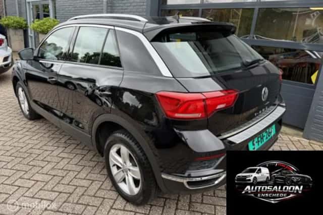 Volkswagen T-Roc (2017) thumbnail 3