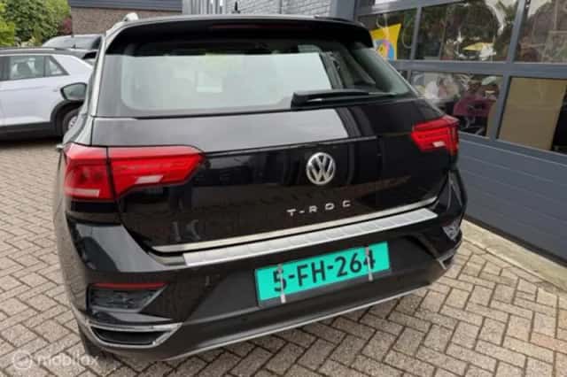Volkswagen T-Roc (2017) thumbnail 4