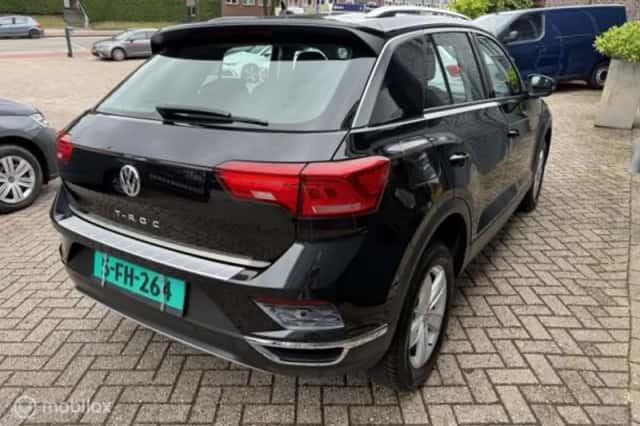 Volkswagen T-Roc (2017) thumbnail 5