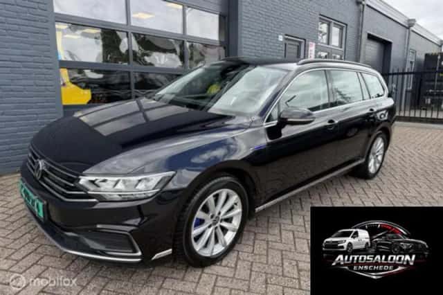 Volkswagen Passat (2021) thumbnail 1