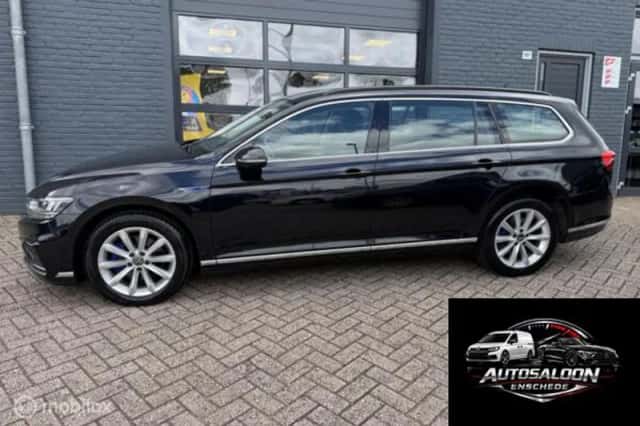 Volkswagen Passat (2021) thumbnail 2