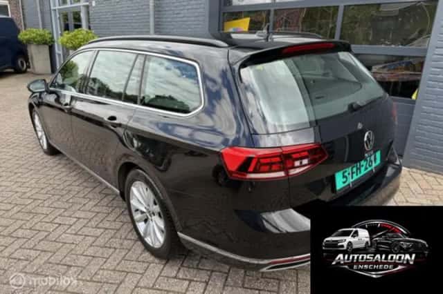 Volkswagen Passat (2021) thumbnail 3