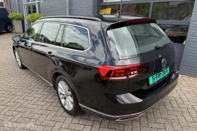 Volkswagen Passat (2021) thumbnail 4