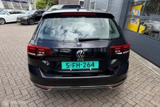 Volkswagen Passat (2021) thumbnail 4