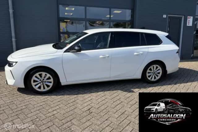 Opel Astra (2023) thumbnail 2