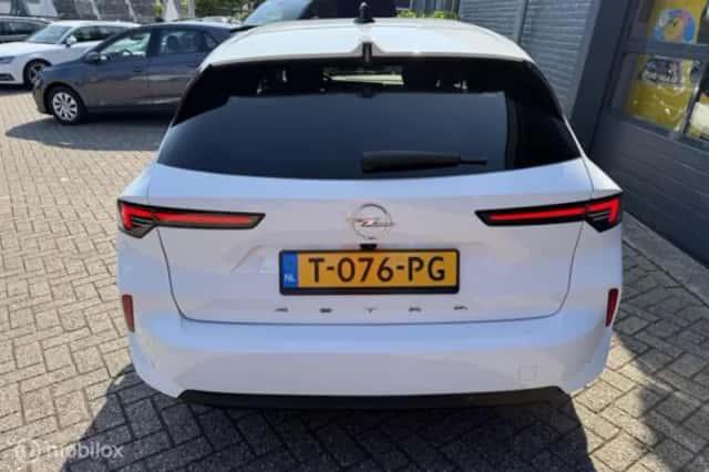 Opel Astra (2023) thumbnail 4