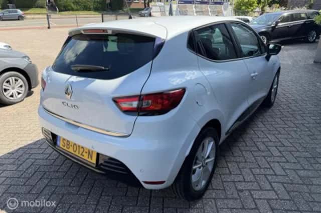 Renault Clio (2018) thumbnail 5