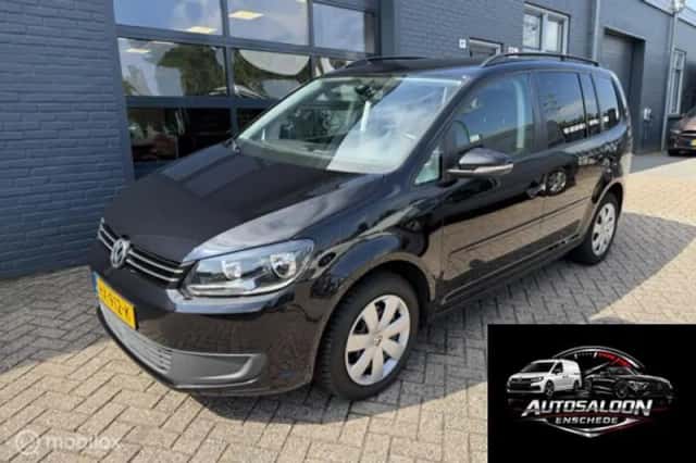 Volkswagen Touran (2016) thumbnail 1
