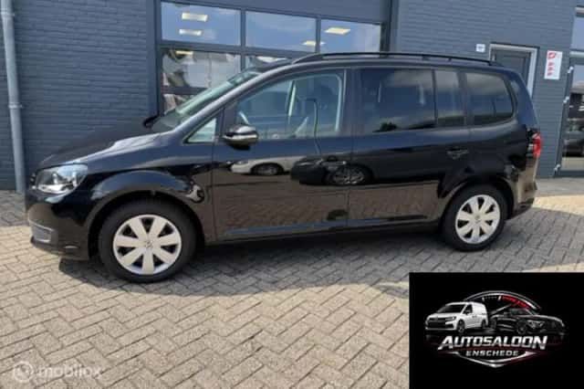 Volkswagen Touran (2016) thumbnail 2