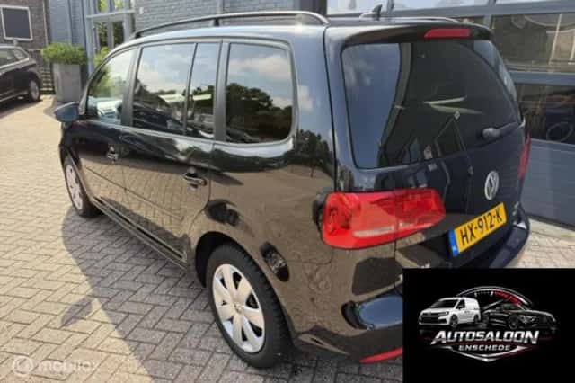 Volkswagen Touran (2016) thumbnail 3