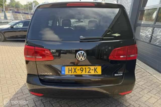 Volkswagen Touran (2016) thumbnail 4