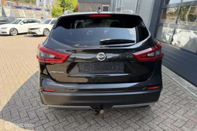 Nissan Qashqai (2018) thumbnail 4