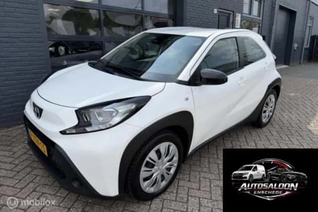 Toyota Aygo (2022) thumbnail 1