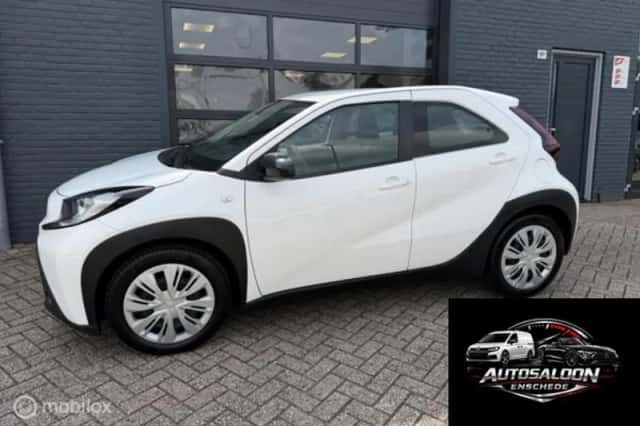 Toyota Aygo (2022) thumbnail 2