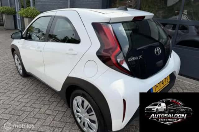 Toyota Aygo (2022) thumbnail 3