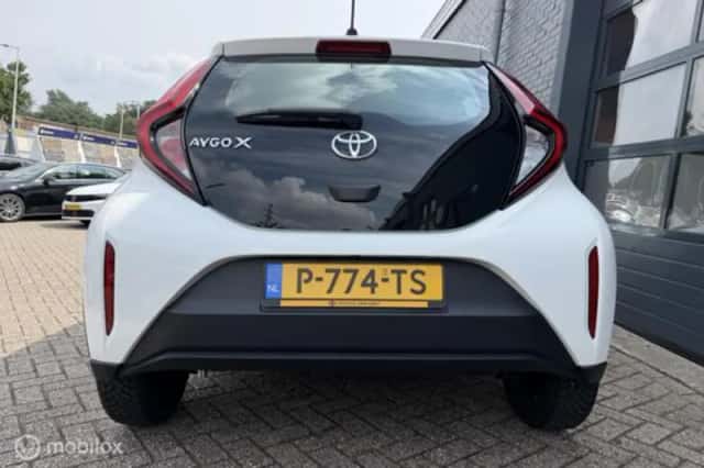 Toyota Aygo (2022) thumbnail 4