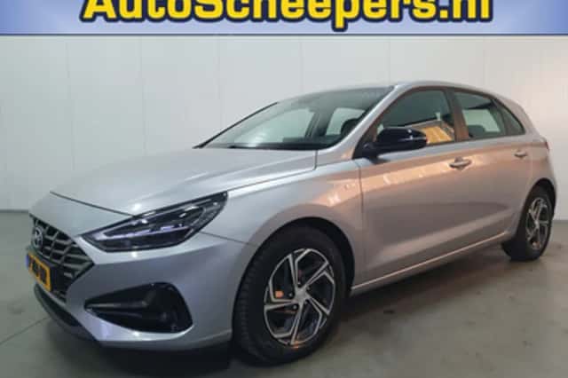 Hyundai i30 (2022) thumbnail 2