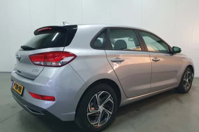 Hyundai i30 (2022) thumbnail 3