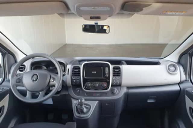 Renault Trafic (2016) thumbnail 4