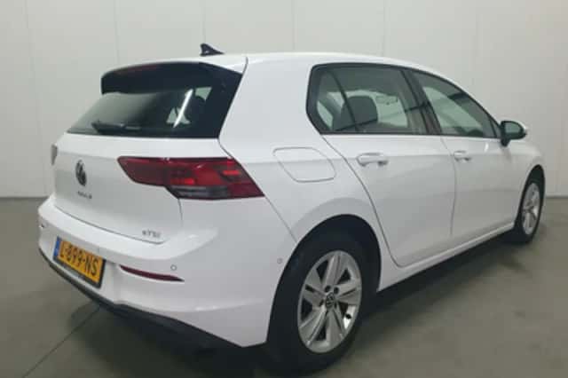 Volkswagen Golf (2021) thumbnail 2