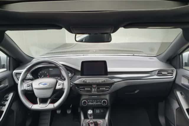 Ford Focus (2021) thumbnail 4