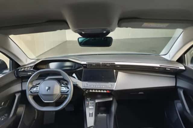 Peugeot 308 (2023) thumbnail 3