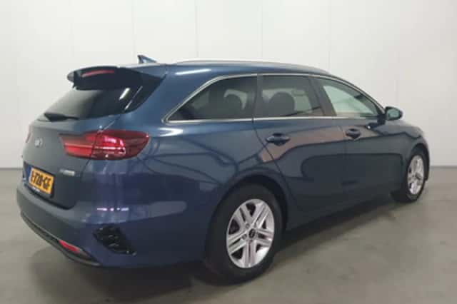 Kia Ceed (2021) thumbnail 2
