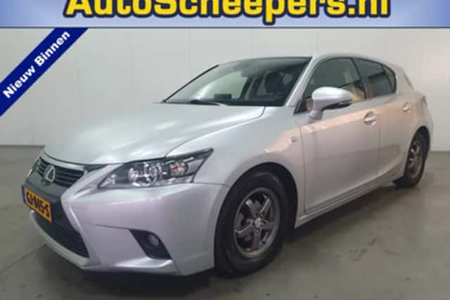 Lexus CT (2015) thumbnail 2