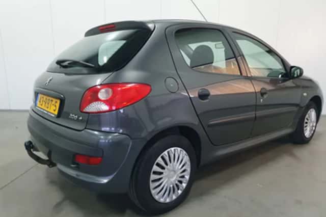 Peugeot 206+ (2011) thumbnail 3