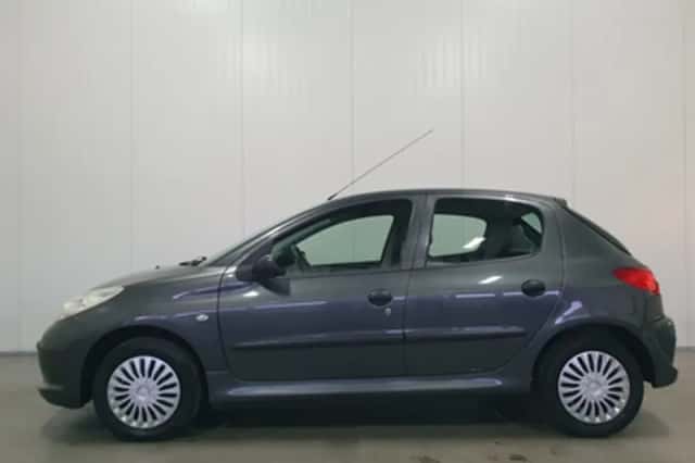 Peugeot 206+ (2011) thumbnail 6