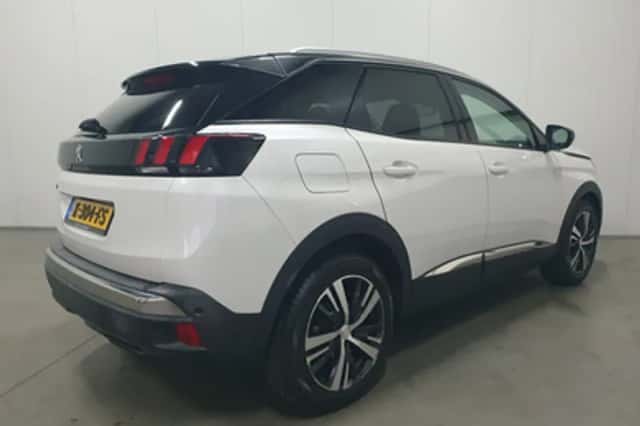 Peugeot 3008 (2017) thumbnail 2