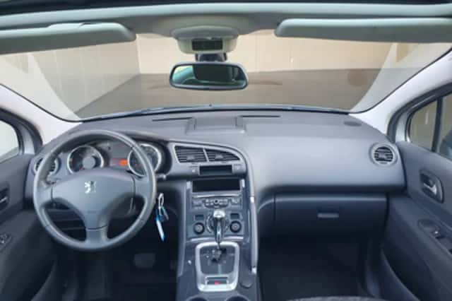Peugeot 3008 (2013) thumbnail 3