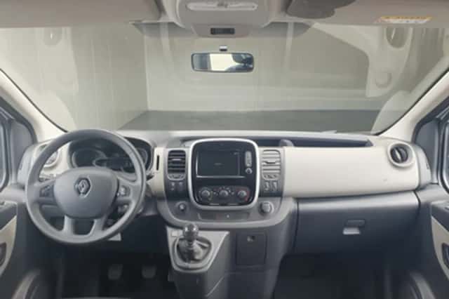 Renault Trafic (2016) thumbnail 3