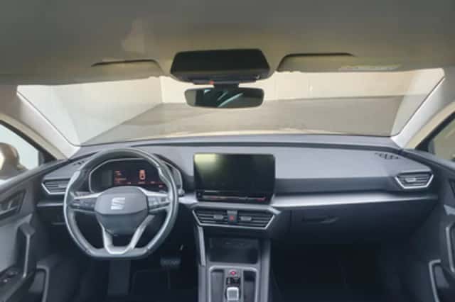 SEAT Leon (2023) thumbnail 4
