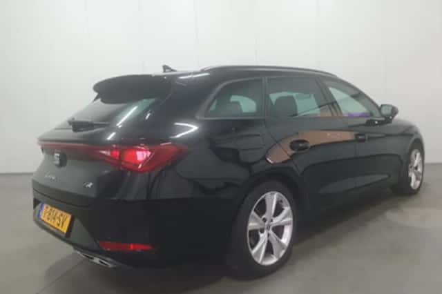 SEAT Leon (2023) thumbnail 2