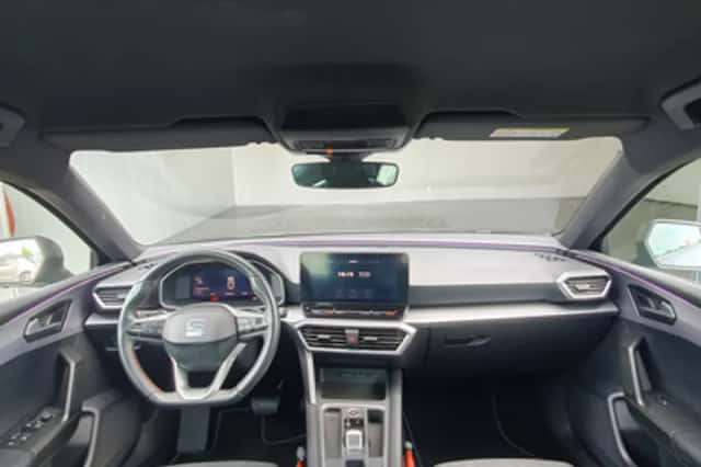 SEAT Leon (2023) thumbnail 4