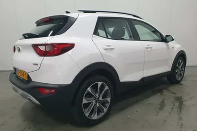 Kia Stonic (2019) thumbnail 3